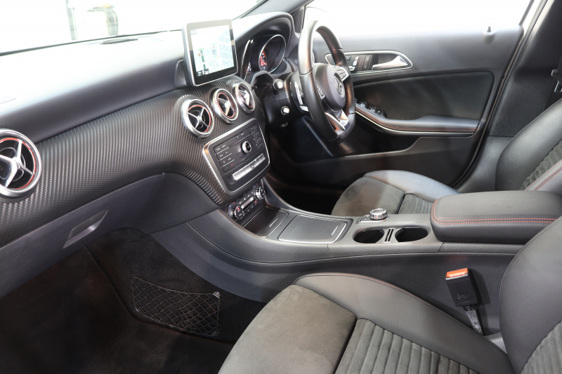 メルセデスベンツ Aクラス A180ｽﾎﾟｰﾂ ﾍﾞｰｼｯｸ&ﾚｰﾀﾞｰｾｰﾌﾃｨPKG　後期 ｷｰﾚｽｺﾞｰ ﾚｻﾞｰDINAMICAｼｰﾄ ｼｰﾄﾋｰﾀｰ HDDﾅﾋﾞTV BT音楽 ﾊﾞｯｸｶﾒﾗ PTS LEDﾗｲﾄ AMGｴｱﾛ&18AW ﾀﾞｲﾅﾐｯｸS 7AT　2年保証