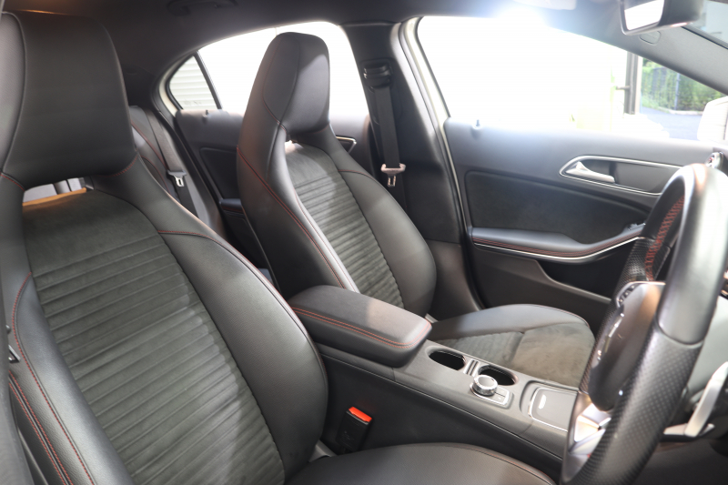 メルセデスベンツ Aクラス A180ｽﾎﾟｰﾂ ﾍﾞｰｼｯｸ&ﾚｰﾀﾞｰｾｰﾌﾃｨPKG　後期 ｷｰﾚｽｺﾞｰ ﾚｻﾞｰDINAMICAｼｰﾄ ｼｰﾄﾋｰﾀｰ HDDﾅﾋﾞTV BT音楽 ﾊﾞｯｸｶﾒﾗ PTS LEDﾗｲﾄ AMGｴｱﾛ&18AW ﾀﾞｲﾅﾐｯｸS 7AT　2年保証