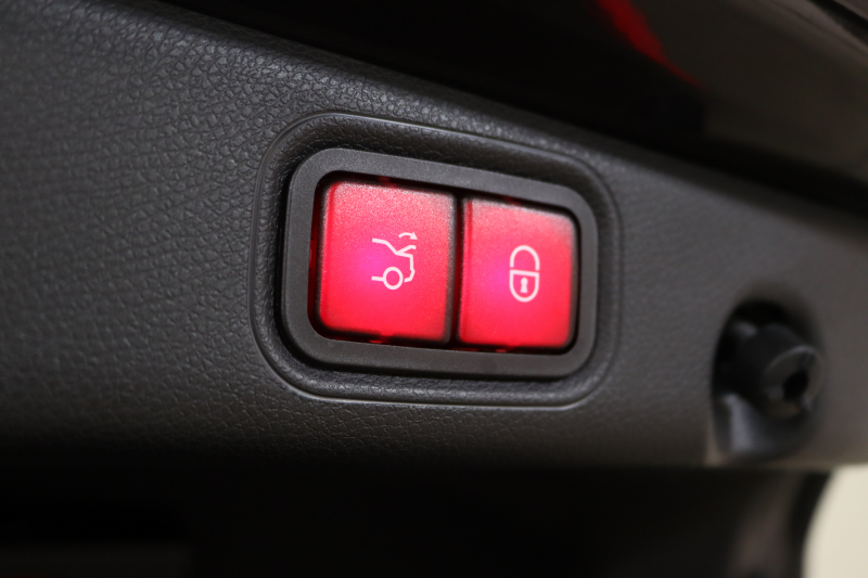 メルセデスベンツ Eクラス E200ｽﾎﾟｰﾂ AMGﾗｲﾝｲﾝﾃﾘｱ&ｴｸｽｸﾙｰｼﾌﾞ&ﾚｰﾀﾞｰｾｰﾌﾃｨPKG　BSG搭載 後期 ｷｰﾚｽｺﾞｰ 黒本革 ﾍｯﾄﾞｱｯﾌﾟD MBUXﾅﾋﾞTV ｽﾏﾎ連携 ﾌﾞﾙﾒｽﾀｰ 360ｶﾒﾗ PTS LEDﾗｲﾄ 自動ﾄﾗﾝｸ AMGｴｱﾛ&19AW 9AT　2年保証