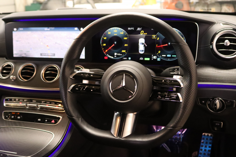 メルセデスベンツ Eクラス E200ｽﾎﾟｰﾂ AMGﾗｲﾝｲﾝﾃﾘｱ&ｴｸｽｸﾙｰｼﾌﾞ&ﾚｰﾀﾞｰｾｰﾌﾃｨPKG　BSG搭載 後期 ｷｰﾚｽｺﾞｰ 黒本革 ﾍｯﾄﾞｱｯﾌﾟD MBUXﾅﾋﾞTV ｽﾏﾎ連携 ﾌﾞﾙﾒｽﾀｰ 360ｶﾒﾗ PTS LEDﾗｲﾄ 自動ﾄﾗﾝｸ AMGｴｱﾛ&19AW 9AT　2年保証