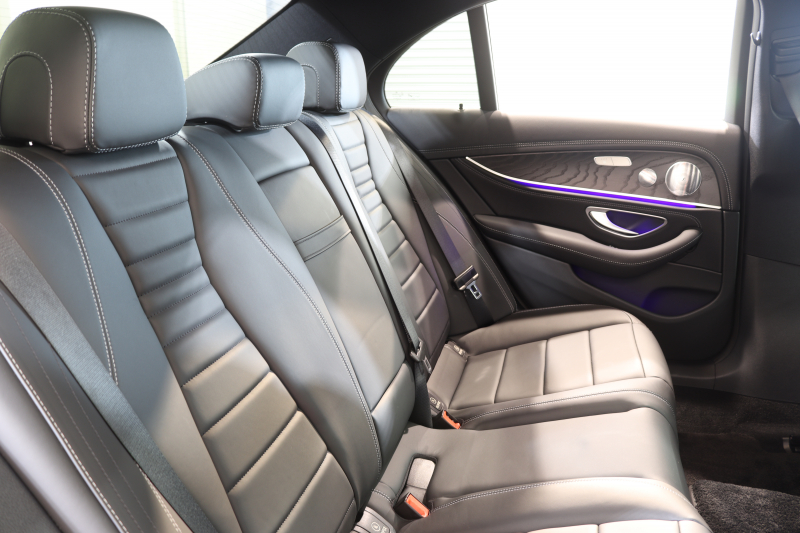 メルセデスベンツ Eクラス E200ｽﾎﾟｰﾂ AMGﾗｲﾝｲﾝﾃﾘｱ&ｴｸｽｸﾙｰｼﾌﾞ&ﾚｰﾀﾞｰｾｰﾌﾃｨPKG　BSG搭載 後期 ｷｰﾚｽｺﾞｰ 黒本革 ﾍｯﾄﾞｱｯﾌﾟD MBUXﾅﾋﾞTV ｽﾏﾎ連携 ﾌﾞﾙﾒｽﾀｰ 360ｶﾒﾗ PTS LEDﾗｲﾄ 自動ﾄﾗﾝｸ AMGｴｱﾛ&19AW 9AT　2年保証