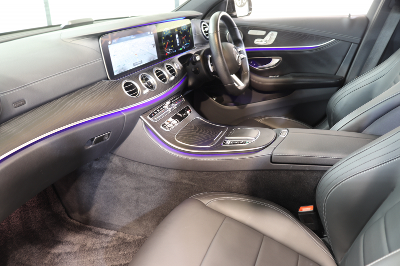 メルセデスベンツ Eクラス E200ｽﾎﾟｰﾂ AMGﾗｲﾝｲﾝﾃﾘｱ&ｴｸｽｸﾙｰｼﾌﾞ&ﾚｰﾀﾞｰｾｰﾌﾃｨPKG　BSG搭載 後期 ｷｰﾚｽｺﾞｰ 黒本革 ﾍｯﾄﾞｱｯﾌﾟD MBUXﾅﾋﾞTV ｽﾏﾎ連携 ﾌﾞﾙﾒｽﾀｰ 360ｶﾒﾗ PTS LEDﾗｲﾄ 自動ﾄﾗﾝｸ AMGｴｱﾛ&19AW 9AT　2年保証