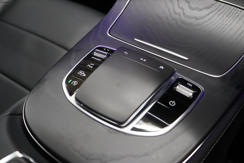 メルセデスベンツ Eクラス E200ｽﾎﾟｰﾂ AMGﾗｲﾝｲﾝﾃﾘｱ&ｴｸｽｸﾙｰｼﾌﾞ&ﾚｰﾀﾞｰｾｰﾌﾃｨPKG　BSG搭載 後期 ｷｰﾚｽｺﾞｰ 黒本革 ﾍｯﾄﾞｱｯﾌﾟD MBUXﾅﾋﾞTV ｽﾏﾎ連携 ﾌﾞﾙﾒｽﾀｰ 360ｶﾒﾗ PTS LEDﾗｲﾄ 自動ﾄﾗﾝｸ AMGｴｱﾛ&19AW 9AT　2年保証