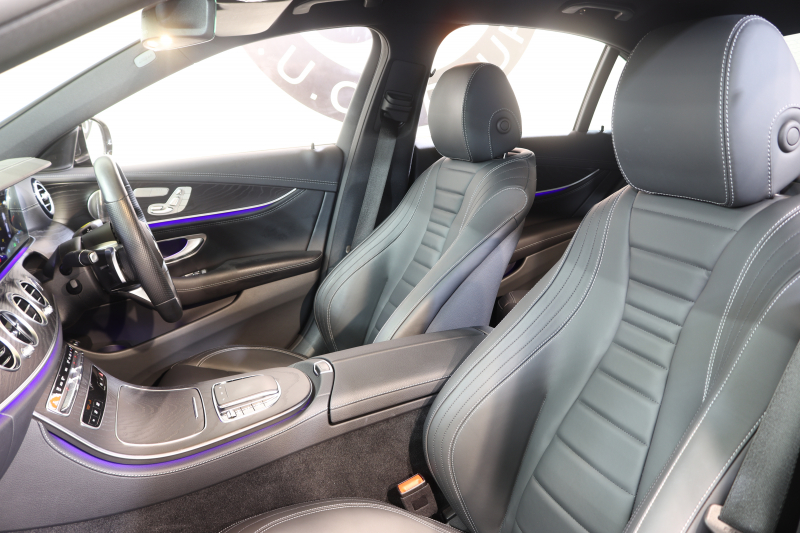 メルセデスベンツ Eクラス E200ｽﾎﾟｰﾂ AMGﾗｲﾝｲﾝﾃﾘｱ&ｴｸｽｸﾙｰｼﾌﾞ&ﾚｰﾀﾞｰｾｰﾌﾃｨPKG　BSG搭載 後期 ｷｰﾚｽｺﾞｰ 黒本革 ﾍｯﾄﾞｱｯﾌﾟD MBUXﾅﾋﾞTV ｽﾏﾎ連携 ﾌﾞﾙﾒｽﾀｰ 360ｶﾒﾗ PTS LEDﾗｲﾄ 自動ﾄﾗﾝｸ AMGｴｱﾛ&19AW 9AT　2年保証