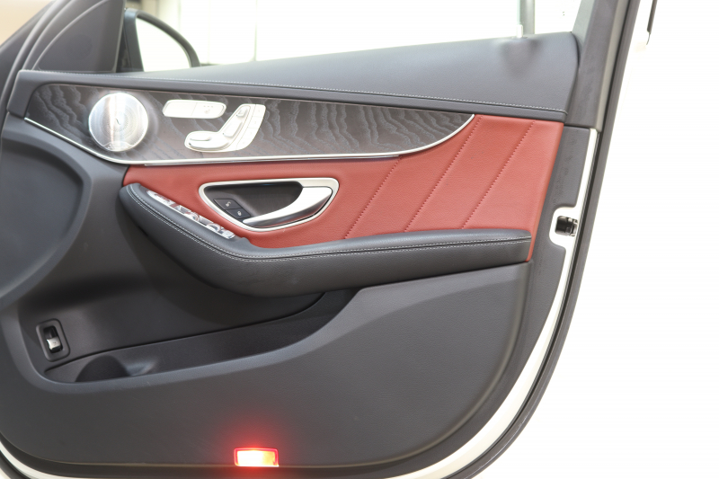 AMG Cクラス C43 4MATIC ｴｸｽｸﾙｰｼﾌﾞ&ﾚｰﾀﾞｰｾｰﾌﾃｨPKG　1ｵｰﾅｰ ｷｰﾚｽｺﾞｰ 赤本革 ﾊﾟﾉﾗﾏSR ﾍｯﾄﾞｱｯﾌﾟD HDDﾅﾋﾞTV BT音楽 ﾌﾞﾙﾒｽﾀｰ ﾊﾞｯｸｶﾒﾗ PTS LEDﾗｲﾄ 自動ﾄﾗﾝｸ ﾊﾝｽﾞﾌﾘｰA AMG専用装備&ﾁｭｰﾆﾝｸﾞﾀﾞｲﾅﾐｯｸS 9AT　2年保証