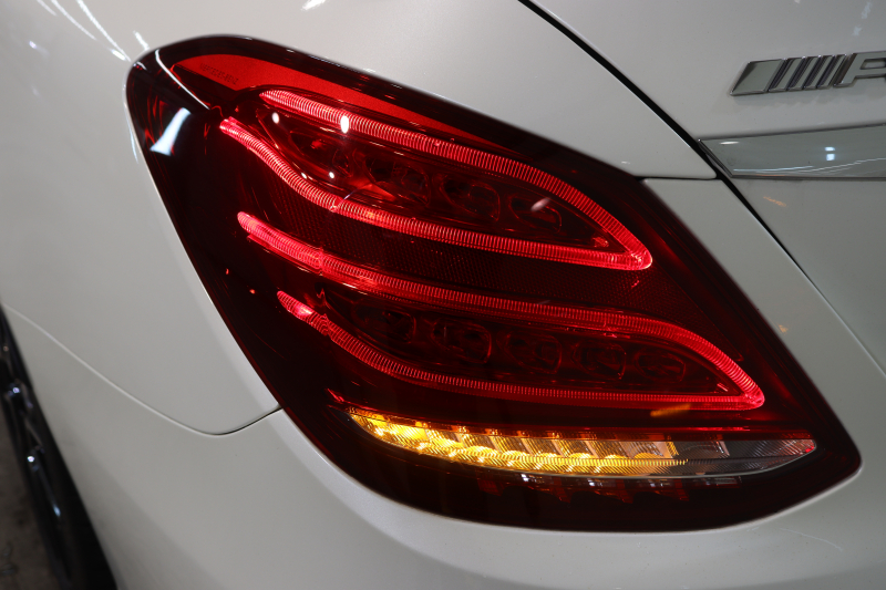 AMG Cクラス C43 4MATIC ｴｸｽｸﾙｰｼﾌﾞ&ﾚｰﾀﾞｰｾｰﾌﾃｨPKG　1ｵｰﾅｰ ｷｰﾚｽｺﾞｰ 赤本革 ﾊﾟﾉﾗﾏSR ﾍｯﾄﾞｱｯﾌﾟD HDDﾅﾋﾞTV BT音楽 ﾌﾞﾙﾒｽﾀｰ ﾊﾞｯｸｶﾒﾗ PTS LEDﾗｲﾄ 自動ﾄﾗﾝｸ ﾊﾝｽﾞﾌﾘｰA AMG専用装備&ﾁｭｰﾆﾝｸﾞﾀﾞｲﾅﾐｯｸS 9AT　2年保証