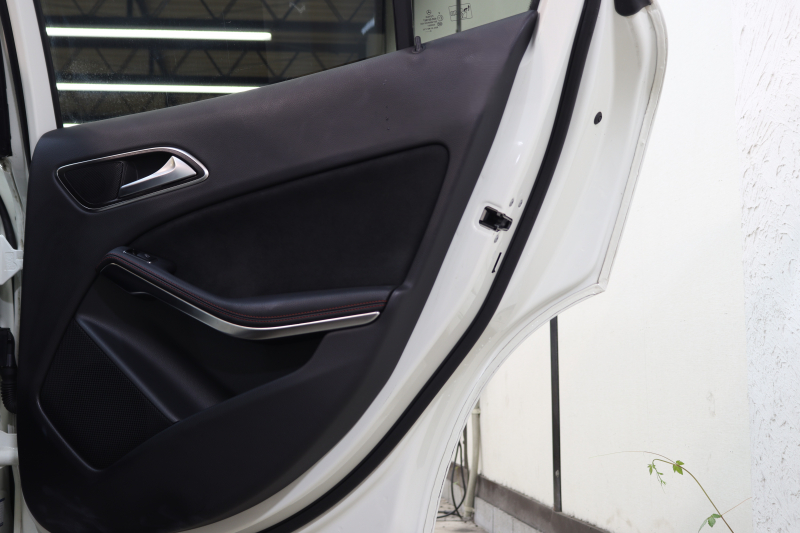 メルセデスベンツ GLA GLA250 4MATIC ｽﾎﾟｰﾂ ﾚｰﾀﾞｰｾｰﾌﾃｨPKG　中期 ｷｰﾚｽｺﾞｰ ﾚｻﾞｰDINAMICAｼｰﾄ ﾊﾟﾉﾗﾏSR HDDﾅﾋﾞTV BT音楽 ﾊﾞｯｸｶﾒﾗ PTS ｷｾﾉﾝﾗｲﾄ 自動Rｹﾞｰﾄ AMGｴｱﾛ&18AW 7AT　2年保証