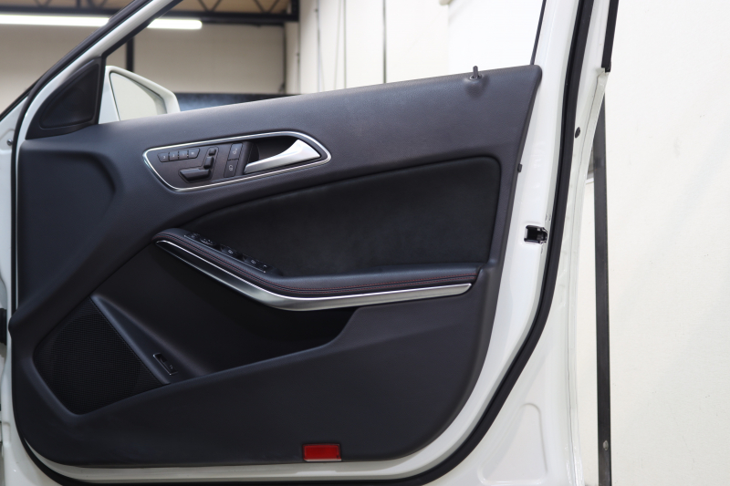 メルセデスベンツ GLA GLA250 4MATIC ｽﾎﾟｰﾂ ﾚｰﾀﾞｰｾｰﾌﾃｨPKG　中期 ｷｰﾚｽｺﾞｰ ﾚｻﾞｰDINAMICAｼｰﾄ ﾊﾟﾉﾗﾏSR HDDﾅﾋﾞTV BT音楽 ﾊﾞｯｸｶﾒﾗ PTS ｷｾﾉﾝﾗｲﾄ 自動Rｹﾞｰﾄ AMGｴｱﾛ&18AW 7AT　2年保証