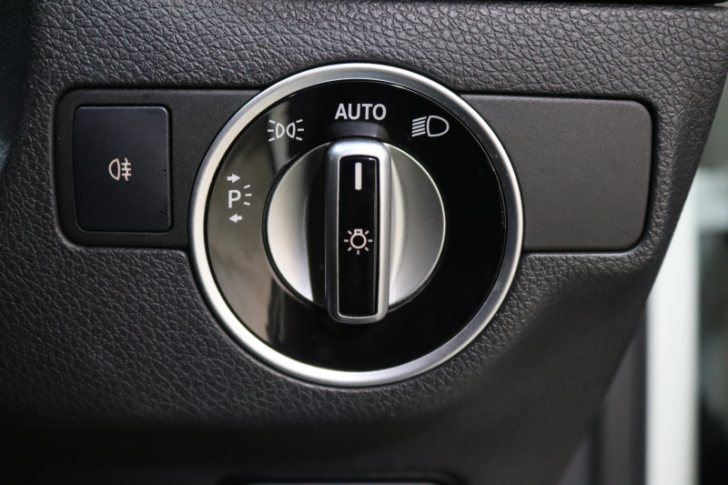 メルセデスベンツ GLA GLA250 4MATIC ｽﾎﾟｰﾂ ﾚｰﾀﾞｰｾｰﾌﾃｨPKG　中期 ｷｰﾚｽｺﾞｰ ﾚｻﾞｰDINAMICAｼｰﾄ ﾊﾟﾉﾗﾏSR HDDﾅﾋﾞTV BT音楽 ﾊﾞｯｸｶﾒﾗ PTS ｷｾﾉﾝﾗｲﾄ 自動Rｹﾞｰﾄ AMGｴｱﾛ&18AW 7AT　2年保証