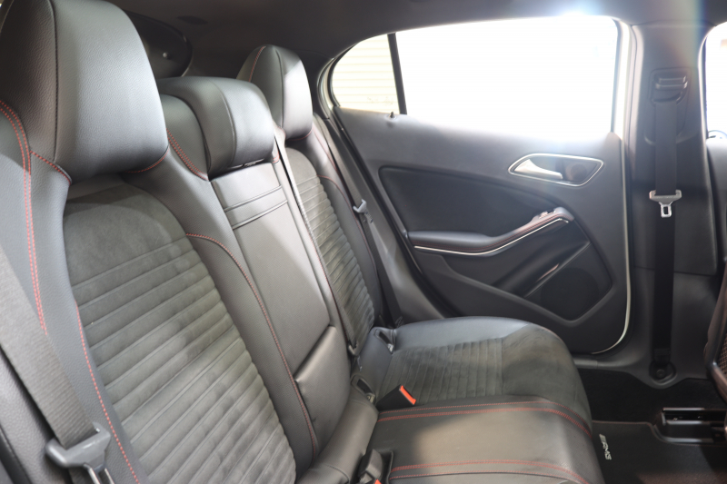 メルセデスベンツ GLA GLA250 4MATIC ｽﾎﾟｰﾂ ﾚｰﾀﾞｰｾｰﾌﾃｨPKG　中期 ｷｰﾚｽｺﾞｰ ﾚｻﾞｰDINAMICAｼｰﾄ ﾊﾟﾉﾗﾏSR HDDﾅﾋﾞTV BT音楽 ﾊﾞｯｸｶﾒﾗ PTS ｷｾﾉﾝﾗｲﾄ 自動Rｹﾞｰﾄ AMGｴｱﾛ&18AW 7AT　2年保証