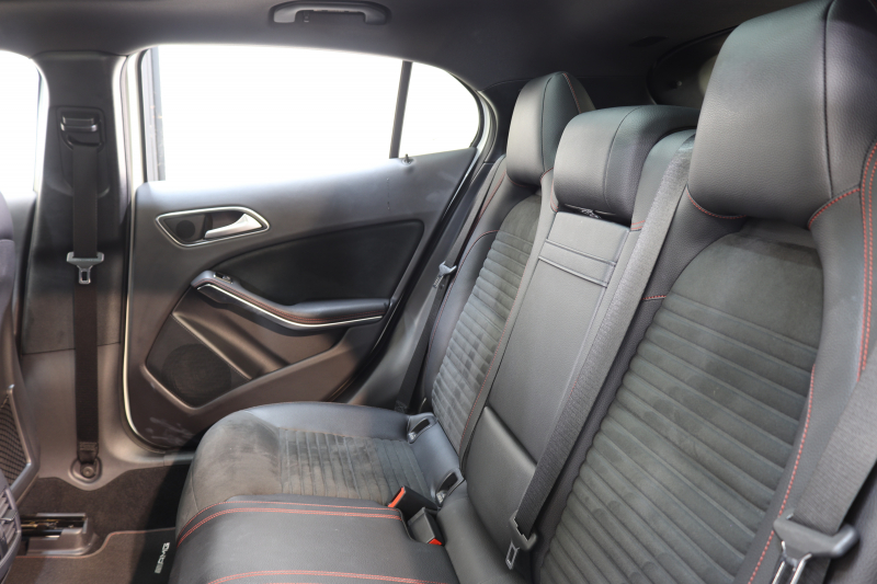 メルセデスベンツ GLA GLA250 4MATIC ｽﾎﾟｰﾂ ﾚｰﾀﾞｰｾｰﾌﾃｨPKG　中期 ｷｰﾚｽｺﾞｰ ﾚｻﾞｰDINAMICAｼｰﾄ ﾊﾟﾉﾗﾏSR HDDﾅﾋﾞTV BT音楽 ﾊﾞｯｸｶﾒﾗ PTS ｷｾﾉﾝﾗｲﾄ 自動Rｹﾞｰﾄ AMGｴｱﾛ&18AW 7AT　2年保証