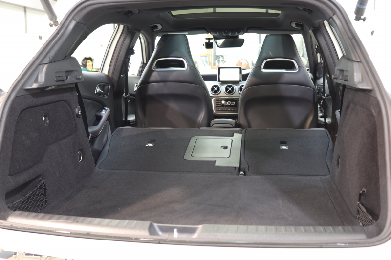 メルセデスベンツ GLA GLA250 4MATIC ｽﾎﾟｰﾂ ﾚｰﾀﾞｰｾｰﾌﾃｨPKG　中期 ｷｰﾚｽｺﾞｰ ﾚｻﾞｰDINAMICAｼｰﾄ ﾊﾟﾉﾗﾏSR HDDﾅﾋﾞTV BT音楽 ﾊﾞｯｸｶﾒﾗ PTS ｷｾﾉﾝﾗｲﾄ 自動Rｹﾞｰﾄ AMGｴｱﾛ&18AW 7AT　2年保証