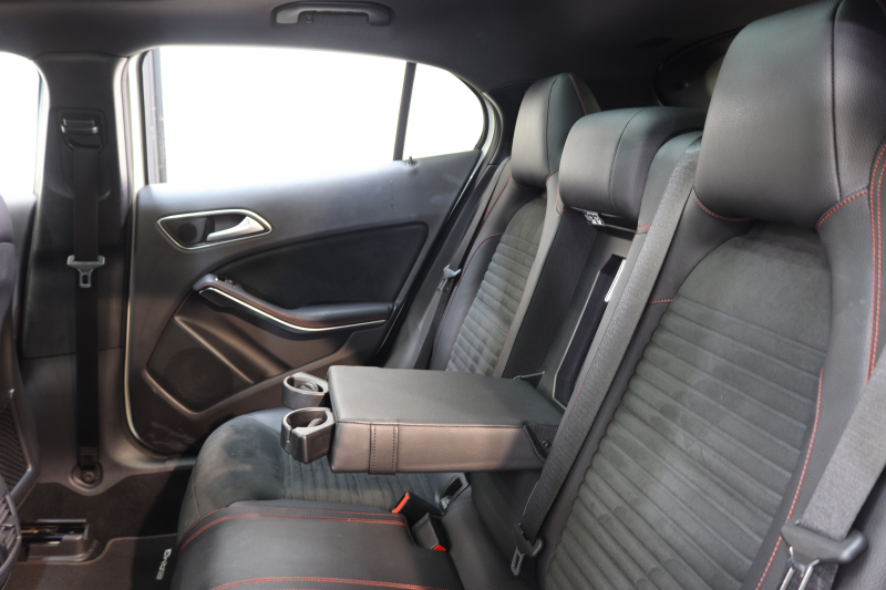 メルセデスベンツ GLA GLA250 4MATIC ｽﾎﾟｰﾂ ﾚｰﾀﾞｰｾｰﾌﾃｨPKG　中期 ｷｰﾚｽｺﾞｰ ﾚｻﾞｰDINAMICAｼｰﾄ ﾊﾟﾉﾗﾏSR HDDﾅﾋﾞTV BT音楽 ﾊﾞｯｸｶﾒﾗ PTS ｷｾﾉﾝﾗｲﾄ 自動Rｹﾞｰﾄ AMGｴｱﾛ&18AW 7AT　2年保証