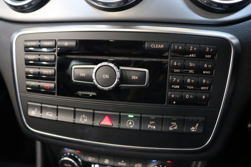 メルセデスベンツ GLA GLA250 4MATIC ｽﾎﾟｰﾂ ﾚｰﾀﾞｰｾｰﾌﾃｨPKG　中期 ｷｰﾚｽｺﾞｰ ﾚｻﾞｰDINAMICAｼｰﾄ ﾊﾟﾉﾗﾏSR HDDﾅﾋﾞTV BT音楽 ﾊﾞｯｸｶﾒﾗ PTS ｷｾﾉﾝﾗｲﾄ 自動Rｹﾞｰﾄ AMGｴｱﾛ&18AW 7AT　2年保証