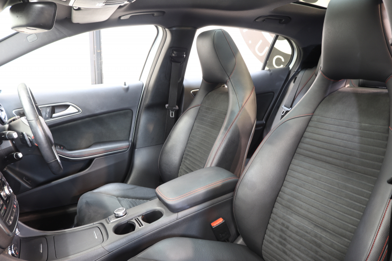 メルセデスベンツ GLA GLA250 4MATIC ｽﾎﾟｰﾂ ﾚｰﾀﾞｰｾｰﾌﾃｨPKG　中期 ｷｰﾚｽｺﾞｰ ﾚｻﾞｰDINAMICAｼｰﾄ ﾊﾟﾉﾗﾏSR HDDﾅﾋﾞTV BT音楽 ﾊﾞｯｸｶﾒﾗ PTS ｷｾﾉﾝﾗｲﾄ 自動Rｹﾞｰﾄ AMGｴｱﾛ&18AW 7AT　2年保証