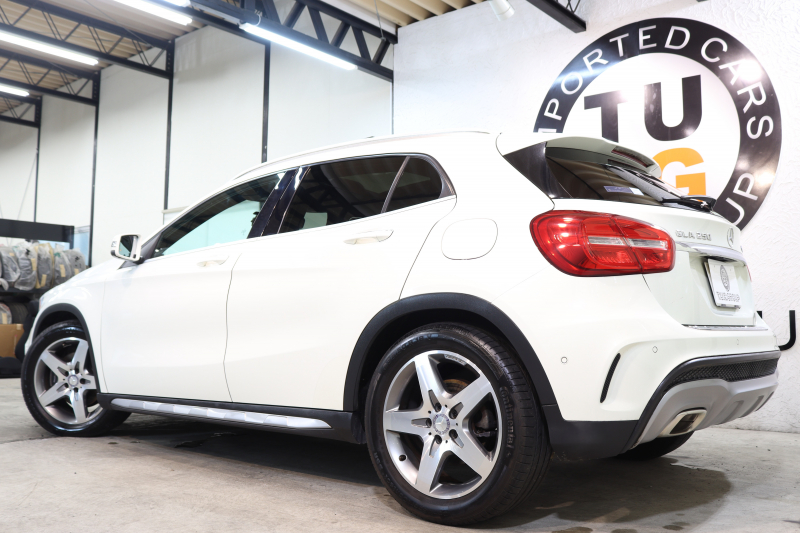 メルセデスベンツ GLA GLA250 4MATIC ｽﾎﾟｰﾂ ﾚｰﾀﾞｰｾｰﾌﾃｨPKG　中期 ｷｰﾚｽｺﾞｰ ﾚｻﾞｰDINAMICAｼｰﾄ ﾊﾟﾉﾗﾏSR HDDﾅﾋﾞTV BT音楽 ﾊﾞｯｸｶﾒﾗ PTS ｷｾﾉﾝﾗｲﾄ 自動Rｹﾞｰﾄ AMGｴｱﾛ&18AW 7AT　2年保証