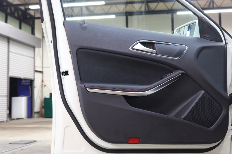 メルセデスベンツ GLA GLA250 4MATIC ｽﾎﾟｰﾂ ﾚｰﾀﾞｰｾｰﾌﾃｨPKG　中期 ｷｰﾚｽｺﾞｰ ﾚｻﾞｰDINAMICAｼｰﾄ ﾊﾟﾉﾗﾏSR HDDﾅﾋﾞTV BT音楽 ﾊﾞｯｸｶﾒﾗ PTS ｷｾﾉﾝﾗｲﾄ 自動Rｹﾞｰﾄ AMGｴｱﾛ&18AW 7AT　2年保証