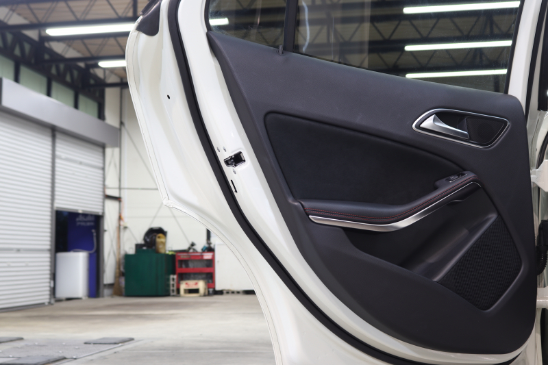 メルセデスベンツ GLA GLA250 4MATIC ｽﾎﾟｰﾂ ﾚｰﾀﾞｰｾｰﾌﾃｨPKG　中期 ｷｰﾚｽｺﾞｰ ﾚｻﾞｰDINAMICAｼｰﾄ ﾊﾟﾉﾗﾏSR HDDﾅﾋﾞTV BT音楽 ﾊﾞｯｸｶﾒﾗ PTS ｷｾﾉﾝﾗｲﾄ 自動Rｹﾞｰﾄ AMGｴｱﾛ&18AW 7AT　2年保証