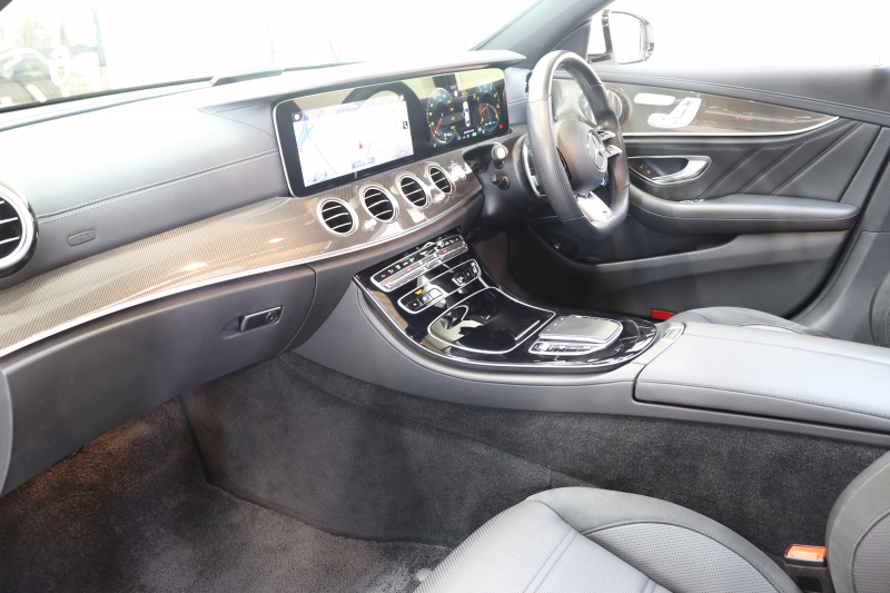 AMG Eクラス E53 4MATIC+ ｴｸｽｸﾙｰｼﾌﾞ&ﾚｰﾀﾞｰｾｰﾌﾃｨPKG　ISG搭載 後期 ｷｰﾚｽｺﾞｰ 黒本革 ﾍﾞﾝﾁﾚｰﾀｰ ﾊﾟﾉﾗﾏSR ﾍｯﾄﾞｱｯﾌﾟD MBUXﾅﾋﾞTV&ARﾅﾋﾞ ｽﾏﾎ連携 ﾌﾞﾙﾒｽﾀｰ 360ｶﾒﾗ PTS LEDﾗｲﾄ 自動ﾄﾗﾝｸ AMG専用装備&ﾁｭｰﾆﾝｸﾞ ﾜｲﾔﾚｽ充電 9AT　2年保証