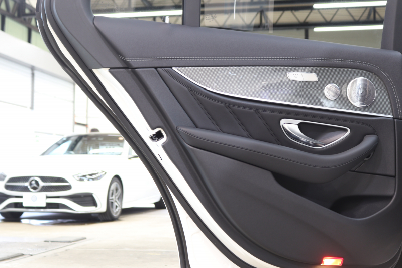 AMG Eクラス E53 4MATIC+ ｴｸｽｸﾙｰｼﾌﾞ&ﾚｰﾀﾞｰｾｰﾌﾃｨPKG　ISG搭載 後期 ｷｰﾚｽｺﾞｰ 黒本革 ﾍﾞﾝﾁﾚｰﾀｰ ﾊﾟﾉﾗﾏSR ﾍｯﾄﾞｱｯﾌﾟD MBUXﾅﾋﾞTV&ARﾅﾋﾞ ｽﾏﾎ連携 ﾌﾞﾙﾒｽﾀｰ 360ｶﾒﾗ PTS LEDﾗｲﾄ 自動ﾄﾗﾝｸ AMG専用装備&ﾁｭｰﾆﾝｸﾞ ﾜｲﾔﾚｽ充電 9AT　2年保証