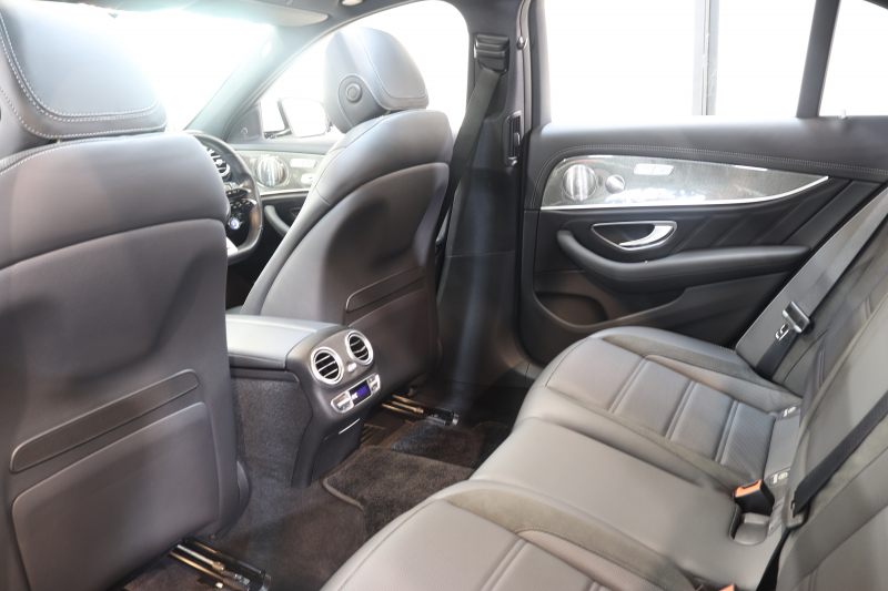 AMG Eクラス E53 4MATIC+ ｴｸｽｸﾙｰｼﾌﾞ&ﾚｰﾀﾞｰｾｰﾌﾃｨPKG　ISG搭載 後期 ｷｰﾚｽｺﾞｰ 黒本革 ﾍﾞﾝﾁﾚｰﾀｰ ﾊﾟﾉﾗﾏSR ﾍｯﾄﾞｱｯﾌﾟD MBUXﾅﾋﾞTV&ARﾅﾋﾞ ｽﾏﾎ連携 ﾌﾞﾙﾒｽﾀｰ 360ｶﾒﾗ PTS LEDﾗｲﾄ 自動ﾄﾗﾝｸ AMG専用装備&ﾁｭｰﾆﾝｸﾞ ﾜｲﾔﾚｽ充電 9AT　2年保証