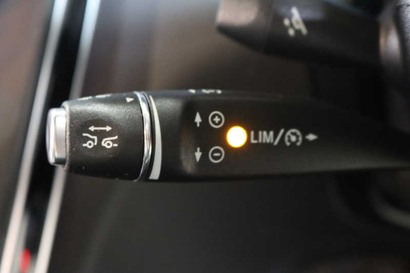 メルセデスベンツ Cクラス C200ｽﾃｰｼｮﾝﾜｺﾞﾝ ｽﾎﾟｰﾂ 本革仕様 ﾚｰﾀﾞｰｾｰﾌﾃｨPKG　ｷｰﾚｽｺﾞｰ 黒本革 HDDﾅﾋﾞTV BT音楽 ﾊﾞｯｸｶﾒﾗ PTS LEDﾗｲﾄ ﾊﾝｽﾞﾌﾘｰA AMGｴｱﾛ&18AW ｴｱｻｽ 7AT　2年保証