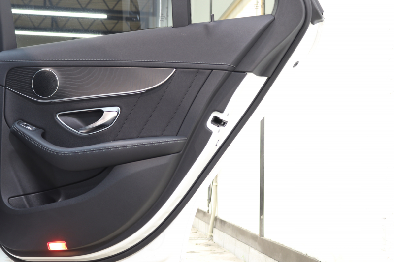 メルセデスベンツ Cクラス C200ｽﾃｰｼｮﾝﾜｺﾞﾝ ｽﾎﾟｰﾂ 本革仕様 ﾚｰﾀﾞｰｾｰﾌﾃｨPKG　ｷｰﾚｽｺﾞｰ 黒本革 HDDﾅﾋﾞTV BT音楽 ﾊﾞｯｸｶﾒﾗ PTS LEDﾗｲﾄ ﾊﾝｽﾞﾌﾘｰA AMGｴｱﾛ&18AW ｴｱｻｽ 7AT　2年保証