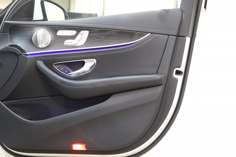 メルセデスベンツ Eクラス E220d ｽﾃｰｼｮﾝﾜｺﾞﾝ AVG ｽﾎﾟｰﾂ ﾚｻﾞｰ&ﾚｰﾀﾞｰｾｰﾌﾃｨPKG　ｷｰﾚｽｺﾞｰ 黒本革 HDDﾅﾋﾞTV ｽﾏﾎ連携 ﾌﾞﾙﾒｽﾀｰ 360ｶﾒﾗ PTS LEDﾗｲﾄ ﾌｯﾄﾄﾗﾝｸOP AMGｴｱﾛ&19AW ﾀﾞｲﾅﾐｯｸｾﾚｸﾄ 9AT　2年保証