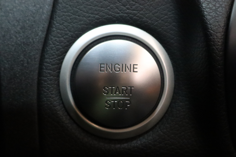 メルセデスベンツ Cクラス C200 AVG AMGﾗｲﾝ ﾚｻﾞｰｴｸｽｸﾙｰｼﾌﾞ&ﾚｰﾀﾞｰｾｰﾌﾃｨPKG　中期 ｷｰﾚｽｺﾞｰ 黒本革 ｼｰﾄﾋｰﾀｰ  ﾍｯﾄﾞｱｯﾌﾟD HDDﾅﾋﾞTV BT音楽 ﾊﾞｯｸｶﾒﾗ PTS LEDﾗｲﾄ ﾌｯﾄﾄﾗﾝｸOP AMGｴｱﾛ&18AW ﾀﾞｲﾅﾐｯｸｾﾚｸﾄ ｴｱｻｽ 9AT　2年保証