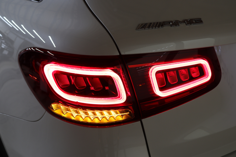 AMG GLC GLC43 4MATIC ﾚｻﾞｰｴｸｽｸﾙｰｼﾌﾞ&ﾚｰﾀﾞｰｾｰﾌﾃｨPKG　後期 1ｵｰﾅｰ MEｺﾈｸﾄ ｷｰﾚｽｺﾞｰ 黒/赤本革 全席ｼｰﾄﾋｰﾀｰ HUD MBUXﾅﾋﾞTV BT音楽 ﾌﾞﾙﾒｽﾀｰ 360ｶﾒﾗ PTS DSRC ﾊﾝｽﾞﾌﾘｰA AMGｴｱﾛ&20AW AMGﾗｲﾄﾞｺﾝﾄﾛｰﾙ+ｴｱｻｽ 9AT　2年保証