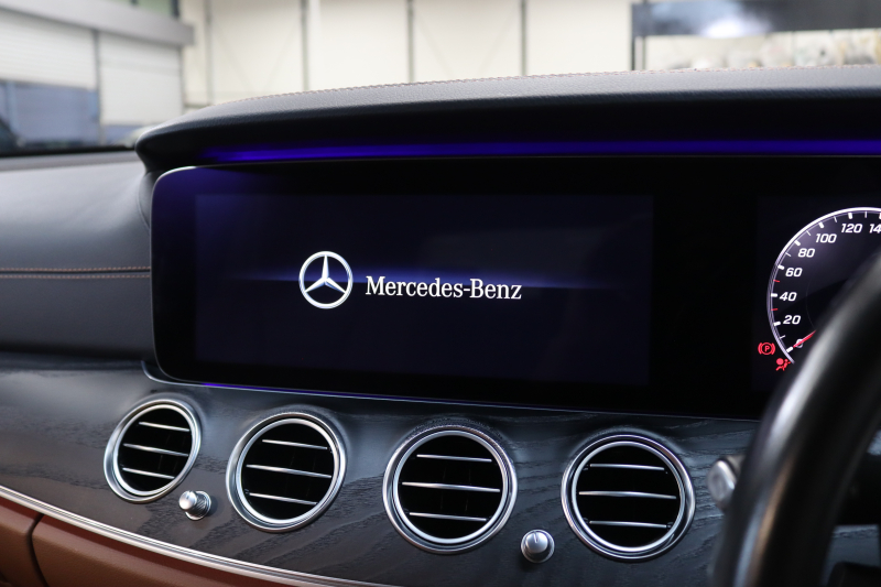 メルセデスベンツ Eクラス E200 AVG AMGﾗｲﾝ ｴｸｽｸﾙｰｼﾌﾞ&ﾚｰﾀﾞｰｾｰﾌﾃｨPKG　中期 BSG搭載 1ｵｰﾅｰ NEWｽﾃｱﾘﾝｸﾞ MEｺﾈｸﾄ ｷｰﾚｽｺﾞｰ 茶本革 全席ｼｰﾄﾋｰﾀｰ HUD HDDﾅﾋﾞTV ｽﾏﾎ連携 ﾌﾞﾙﾒｽﾀｰ 360ｶﾒﾗ PTS LEDﾗｲﾄ 自動ﾄﾗﾝｸ AMGｴｱﾛ&19AW ﾀﾞｲﾅﾐｯｸｾﾚｸﾄ 9AT　2年保証