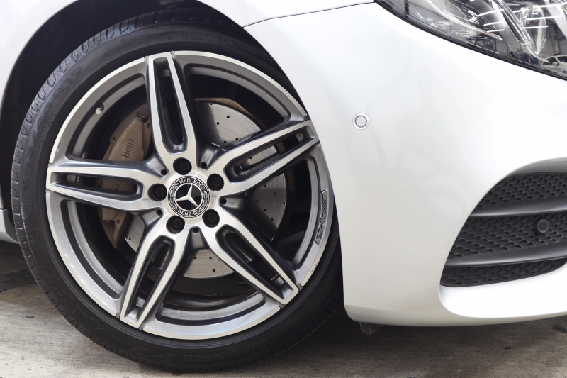 メルセデスベンツ Eクラス E200 AVG AMGﾗｲﾝ ｴｸｽｸﾙｰｼﾌﾞ&ﾚｰﾀﾞｰｾｰﾌﾃｨPKG　中期 BSG搭載 1ｵｰﾅｰ NEWｽﾃｱﾘﾝｸﾞ MEｺﾈｸﾄ ｷｰﾚｽｺﾞｰ 茶本革 全席ｼｰﾄﾋｰﾀｰ HUD HDDﾅﾋﾞTV ｽﾏﾎ連携 ﾌﾞﾙﾒｽﾀｰ 360ｶﾒﾗ PTS LEDﾗｲﾄ 自動ﾄﾗﾝｸ AMGｴｱﾛ&19AW ﾀﾞｲﾅﾐｯｸｾﾚｸﾄ 9AT　2年保証