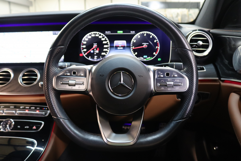 メルセデスベンツ Eクラス E200 AVG AMGﾗｲﾝ ｴｸｽｸﾙｰｼﾌﾞ&ﾚｰﾀﾞｰｾｰﾌﾃｨPKG　中期 BSG搭載 1ｵｰﾅｰ NEWｽﾃｱﾘﾝｸﾞ MEｺﾈｸﾄ ｷｰﾚｽｺﾞｰ 茶本革 全席ｼｰﾄﾋｰﾀｰ HUD HDDﾅﾋﾞTV ｽﾏﾎ連携 ﾌﾞﾙﾒｽﾀｰ 360ｶﾒﾗ PTS LEDﾗｲﾄ 自動ﾄﾗﾝｸ AMGｴｱﾛ&19AW ﾀﾞｲﾅﾐｯｸｾﾚｸﾄ 9AT　2年保証