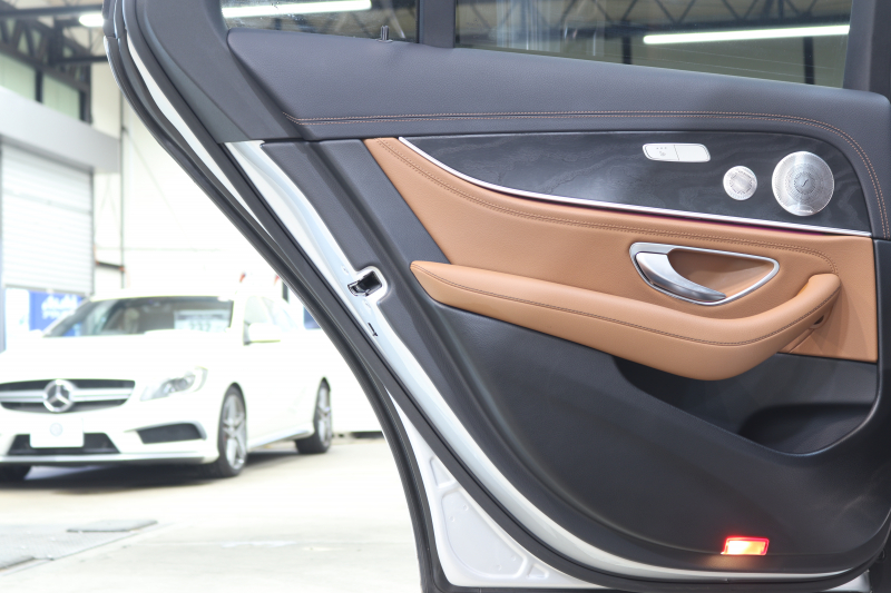 メルセデスベンツ Eクラス E200 AVG AMGﾗｲﾝ ｴｸｽｸﾙｰｼﾌﾞ&ﾚｰﾀﾞｰｾｰﾌﾃｨPKG　中期 BSG搭載 1ｵｰﾅｰ NEWｽﾃｱﾘﾝｸﾞ MEｺﾈｸﾄ ｷｰﾚｽｺﾞｰ 茶本革 全席ｼｰﾄﾋｰﾀｰ HUD HDDﾅﾋﾞTV ｽﾏﾎ連携 ﾌﾞﾙﾒｽﾀｰ 360ｶﾒﾗ PTS LEDﾗｲﾄ 自動ﾄﾗﾝｸ AMGｴｱﾛ&19AW ﾀﾞｲﾅﾐｯｸｾﾚｸﾄ 9AT　2年保証