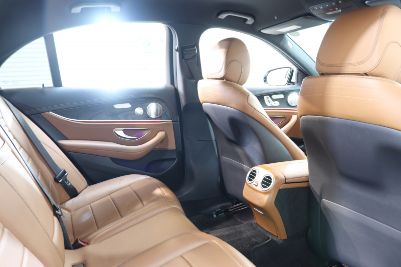 メルセデスベンツ Eクラス E200 AVG AMGﾗｲﾝ ｴｸｽｸﾙｰｼﾌﾞ&ﾚｰﾀﾞｰｾｰﾌﾃｨPKG　中期 BSG搭載 1ｵｰﾅｰ NEWｽﾃｱﾘﾝｸﾞ MEｺﾈｸﾄ ｷｰﾚｽｺﾞｰ 茶本革 全席ｼｰﾄﾋｰﾀｰ HUD HDDﾅﾋﾞTV ｽﾏﾎ連携 ﾌﾞﾙﾒｽﾀｰ 360ｶﾒﾗ PTS LEDﾗｲﾄ 自動ﾄﾗﾝｸ AMGｴｱﾛ&19AW ﾀﾞｲﾅﾐｯｸｾﾚｸﾄ 9AT　2年保証