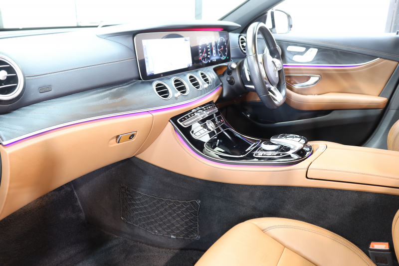 メルセデスベンツ Eクラス E200 AVG AMGﾗｲﾝ ｴｸｽｸﾙｰｼﾌﾞ&ﾚｰﾀﾞｰｾｰﾌﾃｨPKG　中期 BSG搭載 1ｵｰﾅｰ NEWｽﾃｱﾘﾝｸﾞ MEｺﾈｸﾄ ｷｰﾚｽｺﾞｰ 茶本革 全席ｼｰﾄﾋｰﾀｰ HUD HDDﾅﾋﾞTV ｽﾏﾎ連携 ﾌﾞﾙﾒｽﾀｰ 360ｶﾒﾗ PTS LEDﾗｲﾄ 自動ﾄﾗﾝｸ AMGｴｱﾛ&19AW ﾀﾞｲﾅﾐｯｸｾﾚｸﾄ 9AT　2年保証