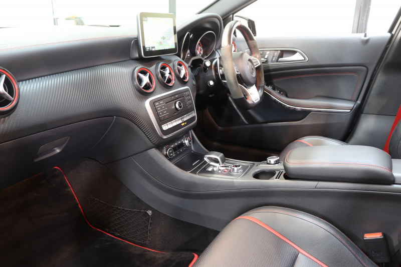 AMG Aクラス A45 4MATIC AMGｱﾄﾞﾊﾞﾝｽﾄﾞ&ﾚｰﾀﾞｰｾｰﾌﾃｨPKG　後期 ｷｰﾚｽｺﾞｰ 黒本革 ﾊﾟﾉﾗﾏSR HDDﾅﾋﾞTV BT音楽 harman/kardon ﾊﾞｯｸｶﾒﾗ PTS LEDﾗｲﾄ AMG専用装備&ﾁｭｰﾆﾝｸﾞﾀﾞｲﾅﾐｯｸS 7AT　2年保証