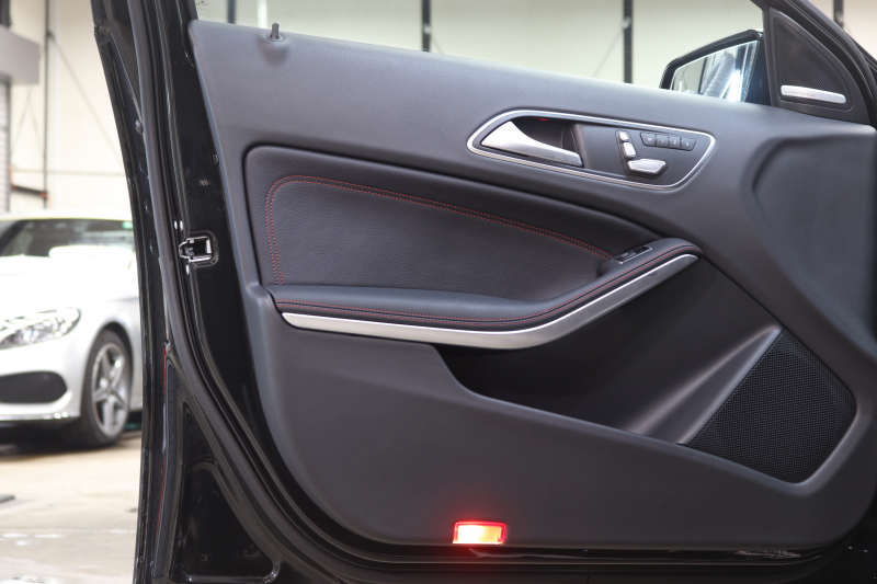 AMG Aクラス A45 4MATIC AMGｱﾄﾞﾊﾞﾝｽﾄﾞ&ﾚｰﾀﾞｰｾｰﾌﾃｨPKG　後期 ｷｰﾚｽｺﾞｰ 黒本革 ﾊﾟﾉﾗﾏSR HDDﾅﾋﾞTV BT音楽 harman/kardon ﾊﾞｯｸｶﾒﾗ PTS LEDﾗｲﾄ AMG専用装備&ﾁｭｰﾆﾝｸﾞﾀﾞｲﾅﾐｯｸS 7AT　2年保証