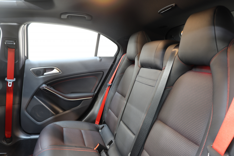 AMG Aクラス A45 4MATIC AMGｱﾄﾞﾊﾞﾝｽﾄﾞ&ﾚｰﾀﾞｰｾｰﾌﾃｨPKG　後期 ｷｰﾚｽｺﾞｰ 黒本革 ﾊﾟﾉﾗﾏSR HDDﾅﾋﾞTV BT音楽 harman/kardon ﾊﾞｯｸｶﾒﾗ PTS LEDﾗｲﾄ AMG専用装備&ﾁｭｰﾆﾝｸﾞﾀﾞｲﾅﾐｯｸS 7AT　2年保証