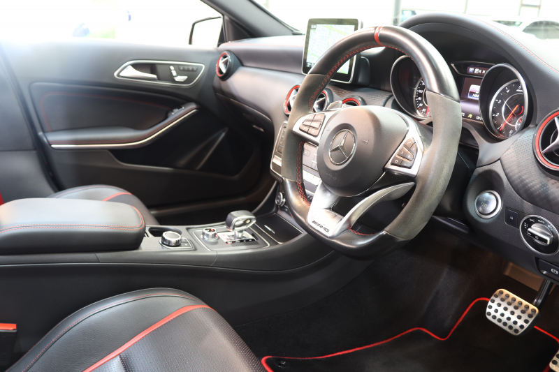 AMG Aクラス A45 4MATIC AMGｱﾄﾞﾊﾞﾝｽﾄﾞ&ﾚｰﾀﾞｰｾｰﾌﾃｨPKG　後期 ｷｰﾚｽｺﾞｰ 黒本革 ﾊﾟﾉﾗﾏSR HDDﾅﾋﾞTV BT音楽 harman/kardon ﾊﾞｯｸｶﾒﾗ PTS LEDﾗｲﾄ AMG専用装備&ﾁｭｰﾆﾝｸﾞﾀﾞｲﾅﾐｯｸS 7AT　2年保証