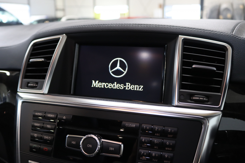 AMG Mクラス ML63 AMG　ｷｰﾚｽｺﾞｰ 黒本革 ﾊﾟﾉﾗﾏSR HDDﾅﾋﾞTV&ｷｬﾝｾﾗｰ BT音楽 harman/kardon ｻｲﾄﾞ&ﾊﾞｯｸｶﾒﾗ PTS ｷｾﾉﾝﾗｲﾄ AMG専用装備&ﾁｭｰﾆﾝｸﾞ 7AT　2年保証