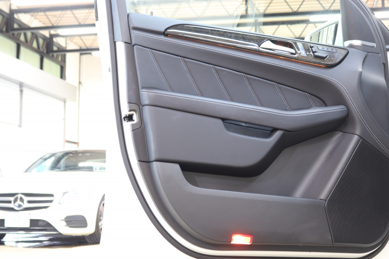 AMG Mクラス ML63 AMG　ｷｰﾚｽｺﾞｰ 黒本革 ﾊﾟﾉﾗﾏSR HDDﾅﾋﾞTV&ｷｬﾝｾﾗｰ BT音楽 harman/kardon ｻｲﾄﾞ&ﾊﾞｯｸｶﾒﾗ PTS ｷｾﾉﾝﾗｲﾄ AMG専用装備&ﾁｭｰﾆﾝｸﾞ 7AT　2年保証