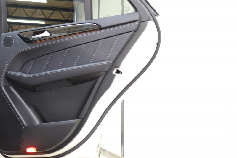 AMG Mクラス ML63 AMG　ｷｰﾚｽｺﾞｰ 黒本革 ﾊﾟﾉﾗﾏSR HDDﾅﾋﾞTV&ｷｬﾝｾﾗｰ BT音楽 harman/kardon ｻｲﾄﾞ&ﾊﾞｯｸｶﾒﾗ PTS ｷｾﾉﾝﾗｲﾄ AMG専用装備&ﾁｭｰﾆﾝｸﾞ 7AT　2年保証