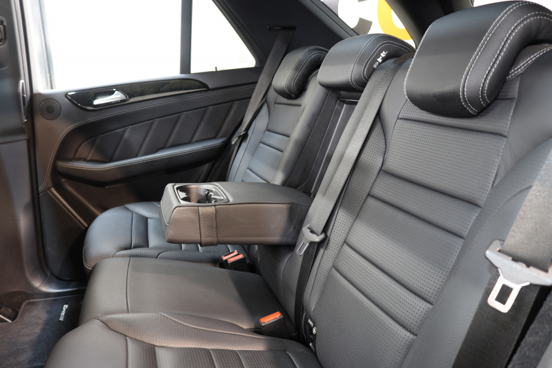 AMG Mクラス ML63 AMG　ｷｰﾚｽｺﾞｰ 黒本革 ﾊﾟﾉﾗﾏSR HDDﾅﾋﾞTV&ｷｬﾝｾﾗｰ BT音楽 harman/kardon ｻｲﾄﾞ&ﾊﾞｯｸｶﾒﾗ PTS ｷｾﾉﾝﾗｲﾄ AMG専用装備&ﾁｭｰﾆﾝｸﾞ 7AT　2年保証