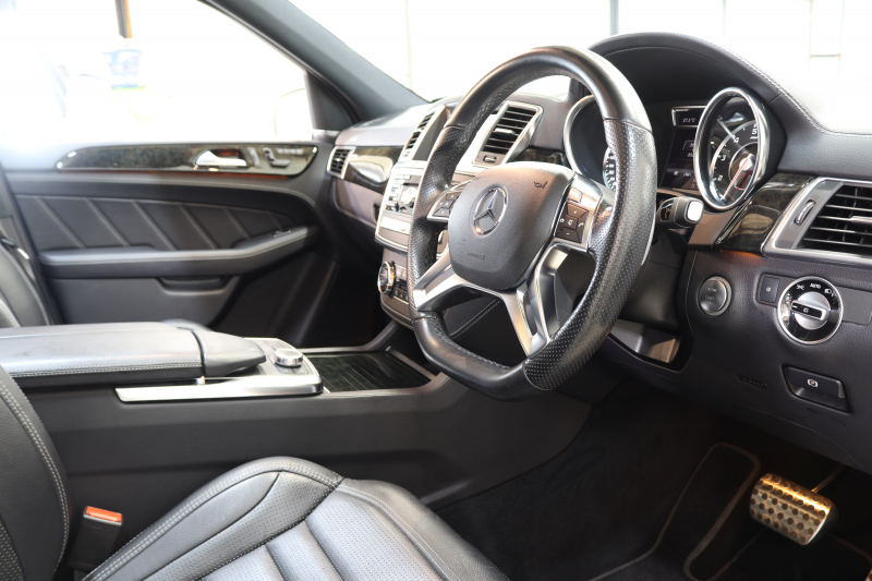 AMG Mクラス ML63 AMG　ｷｰﾚｽｺﾞｰ 黒本革 ﾊﾟﾉﾗﾏSR HDDﾅﾋﾞTV&ｷｬﾝｾﾗｰ BT音楽 harman/kardon ｻｲﾄﾞ&ﾊﾞｯｸｶﾒﾗ PTS ｷｾﾉﾝﾗｲﾄ AMG専用装備&ﾁｭｰﾆﾝｸﾞ 7AT　2年保証