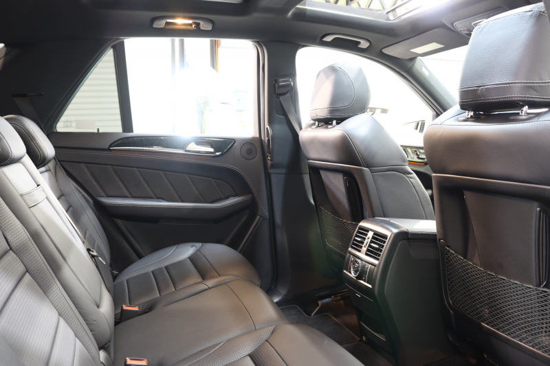 AMG Mクラス ML63 AMG　ｷｰﾚｽｺﾞｰ 黒本革 ﾊﾟﾉﾗﾏSR HDDﾅﾋﾞTV&ｷｬﾝｾﾗｰ BT音楽 harman/kardon ｻｲﾄﾞ&ﾊﾞｯｸｶﾒﾗ PTS ｷｾﾉﾝﾗｲﾄ AMG専用装備&ﾁｭｰﾆﾝｸﾞ 7AT　2年保証