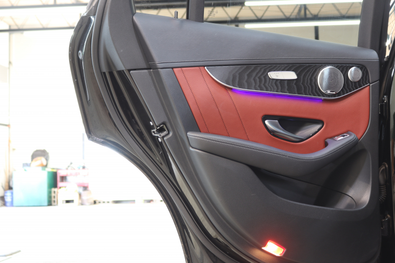 メルセデスベンツ GLC GLC220d 4MATIC AMGﾗｲﾝ ﾚｻﾞｰｴｸｽｸﾙｰｼﾌﾞ&ﾚｰﾀﾞｰｾｰﾌﾃｨPKG　後期 MEｺﾈｸﾄ ｷｰﾚｽｺﾞｰ 赤/黒本革 ﾊﾟﾉﾗﾏSR ﾍｯﾄﾞｱｯﾌﾟD MBUXﾅﾋﾞTV BT音楽 ﾌﾞﾙﾒｽﾀｰ 360ｶﾒﾗ PTS LEDﾗｲﾄ 自動Rｹﾞｰﾄ ﾊﾝｽﾞﾌﾘｰA AMGｴｱﾛ&19AW ﾜｲﾔﾚｽ充電 9AT　2年保証