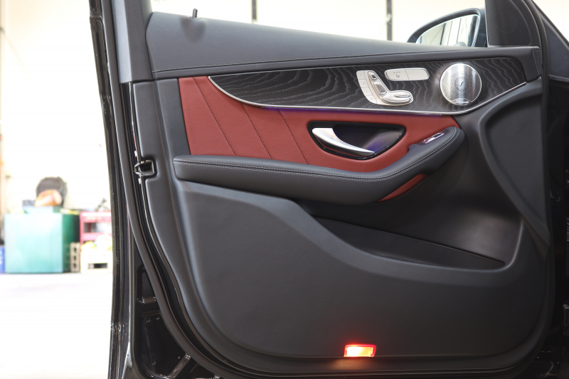 メルセデスベンツ GLC GLC220d 4MATIC AMGﾗｲﾝ ﾚｻﾞｰｴｸｽｸﾙｰｼﾌﾞ&ﾚｰﾀﾞｰｾｰﾌﾃｨPKG　後期 MEｺﾈｸﾄ ｷｰﾚｽｺﾞｰ 赤/黒本革 ﾊﾟﾉﾗﾏSR ﾍｯﾄﾞｱｯﾌﾟD MBUXﾅﾋﾞTV BT音楽 ﾌﾞﾙﾒｽﾀｰ 360ｶﾒﾗ PTS LEDﾗｲﾄ 自動Rｹﾞｰﾄ ﾊﾝｽﾞﾌﾘｰA AMGｴｱﾛ&19AW ﾜｲﾔﾚｽ充電 9AT　2年保証