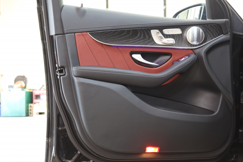 メルセデスベンツ GLC GLC220d 4MATIC AMGﾗｲﾝ ﾚｻﾞｰｴｸｽｸﾙｰｼﾌﾞ&ﾚｰﾀﾞｰｾｰﾌﾃｨPKG　後期 MEｺﾈｸﾄ ｷｰﾚｽｺﾞｰ 赤/黒本革 ﾊﾟﾉﾗﾏSR ﾍｯﾄﾞｱｯﾌﾟD MBUXﾅﾋﾞTV BT音楽 ﾌﾞﾙﾒｽﾀｰ 360ｶﾒﾗ PTS LEDﾗｲﾄ 自動Rｹﾞｰﾄ ﾊﾝｽﾞﾌﾘｰA AMGｴｱﾛ&19AW ﾜｲﾔﾚｽ充電 9AT　2年保証