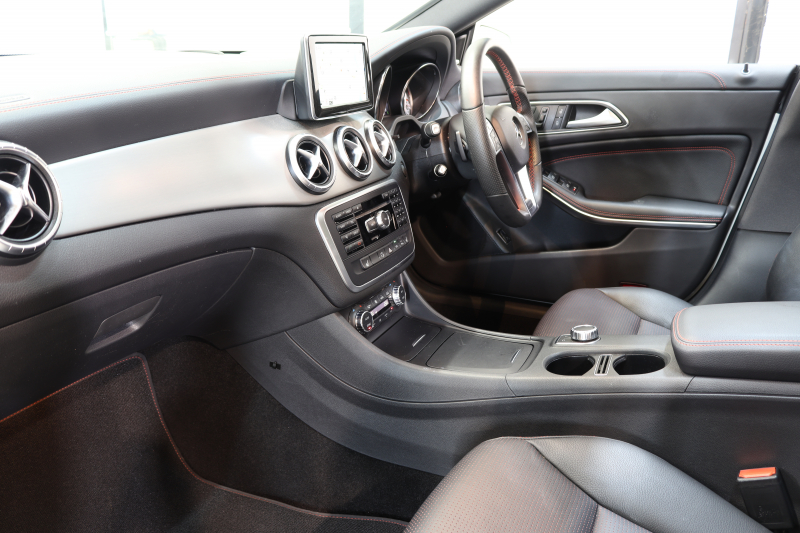 メルセデスベンツ CLAクラス CLA250 AMGﾗｲﾝ AMGｴｸｽｸﾙｰｼﾌﾞ&ﾚｰﾀﾞｰｾｰﾌﾃｨPKG　1ｵｰﾅｰ 黒本革 ﾊﾟﾉﾗﾏSR HDDﾅﾋﾞTV BT音楽 harman/kardon ﾊﾞｯｸｶﾒﾗ PTS ｷｾﾉﾝﾗｲﾄ AMGｴｱﾛ&18AW 7AT　2年保証